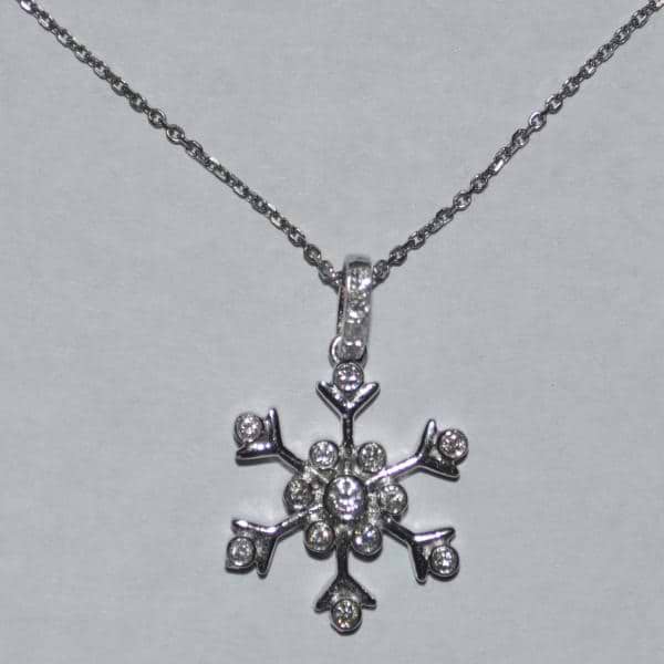 Diamond Accented Snowflake Pendant Necklace in 14k White Gold (0.30ct)