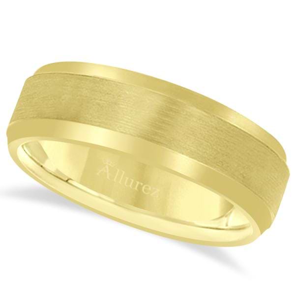 Comfort-Fit Carved Wedding Band in 18k Yellow Gold (7mm)
