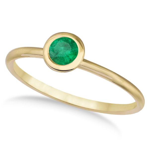 Emerald Bezel-Set Solitaire Ring in 14k Yellow Gold (0.65ct)