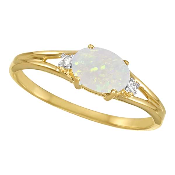 Oval Opal and Diamond Ring in 14K Yellow Gold (0.27ct)