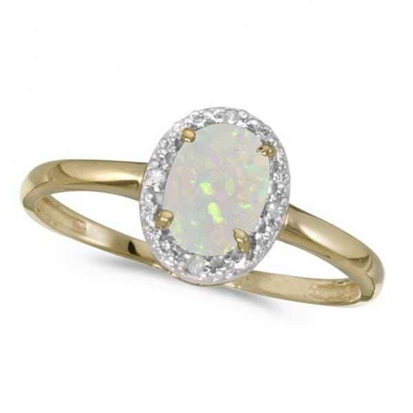 Oval Opal and Diamond Cocktail Ring in 14K Yellow Gold (0.46ct)