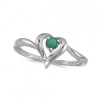 Emerald Heart Right-Hand Ring in 14k White Gold (0.25ct)