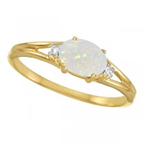 Oval Opal and Diamond Ring in 14K Yellow Gold (0.27ct)