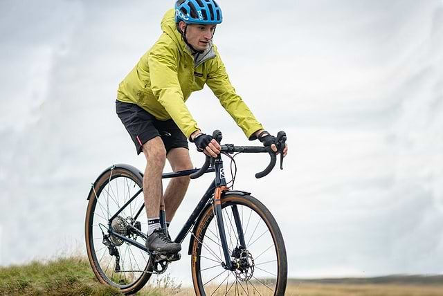 Gravel bike store with mudguards