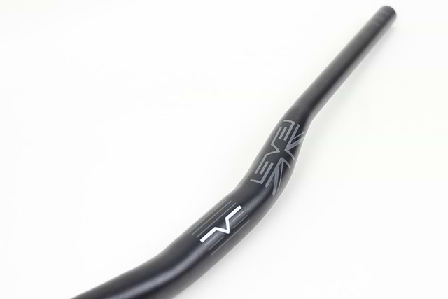 Riser bicycle handlebars clearance