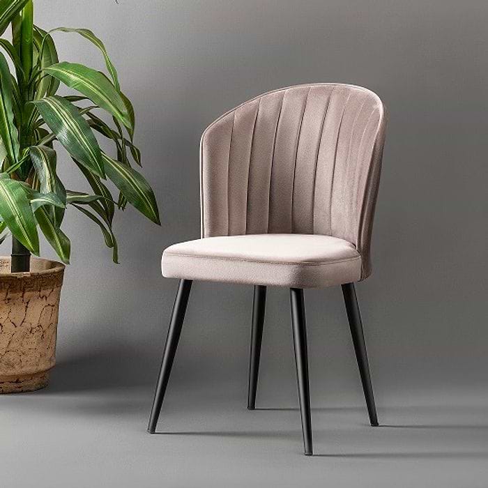 ארבעה כיסאות פינת אוכל מעוצבים עשוי עץ רגלי מתכת ובד רחיץ יוני חום בהיר דגם LEONARDO לאונרדו