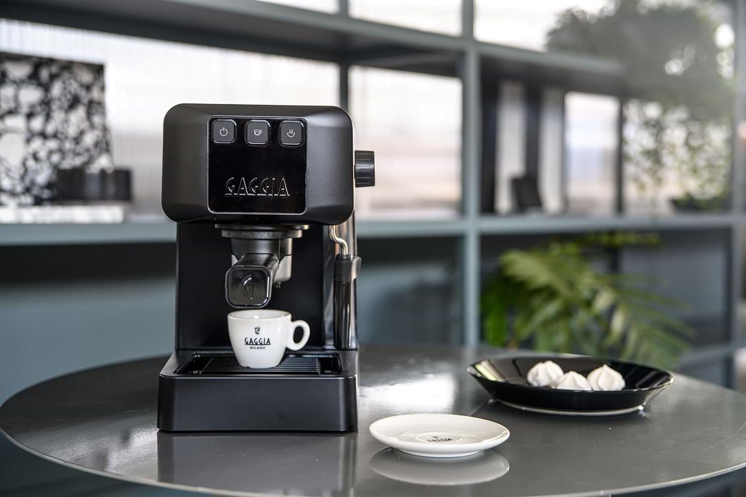 באנדל מכונת קפה ידנית מובנה בקרת PID עם מטחנת פולי קפה וקילו קפה Gaggia EG2109 - צבע שחור שנה אחריות ע"י היבואן הרשמי 