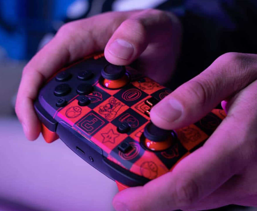 בקר אלחוטי Nintendo Rematch Wireless Controller Super ICons Glow in - צבע שחור ואדום שנה אחריות ע"י היבואן הרשמי
