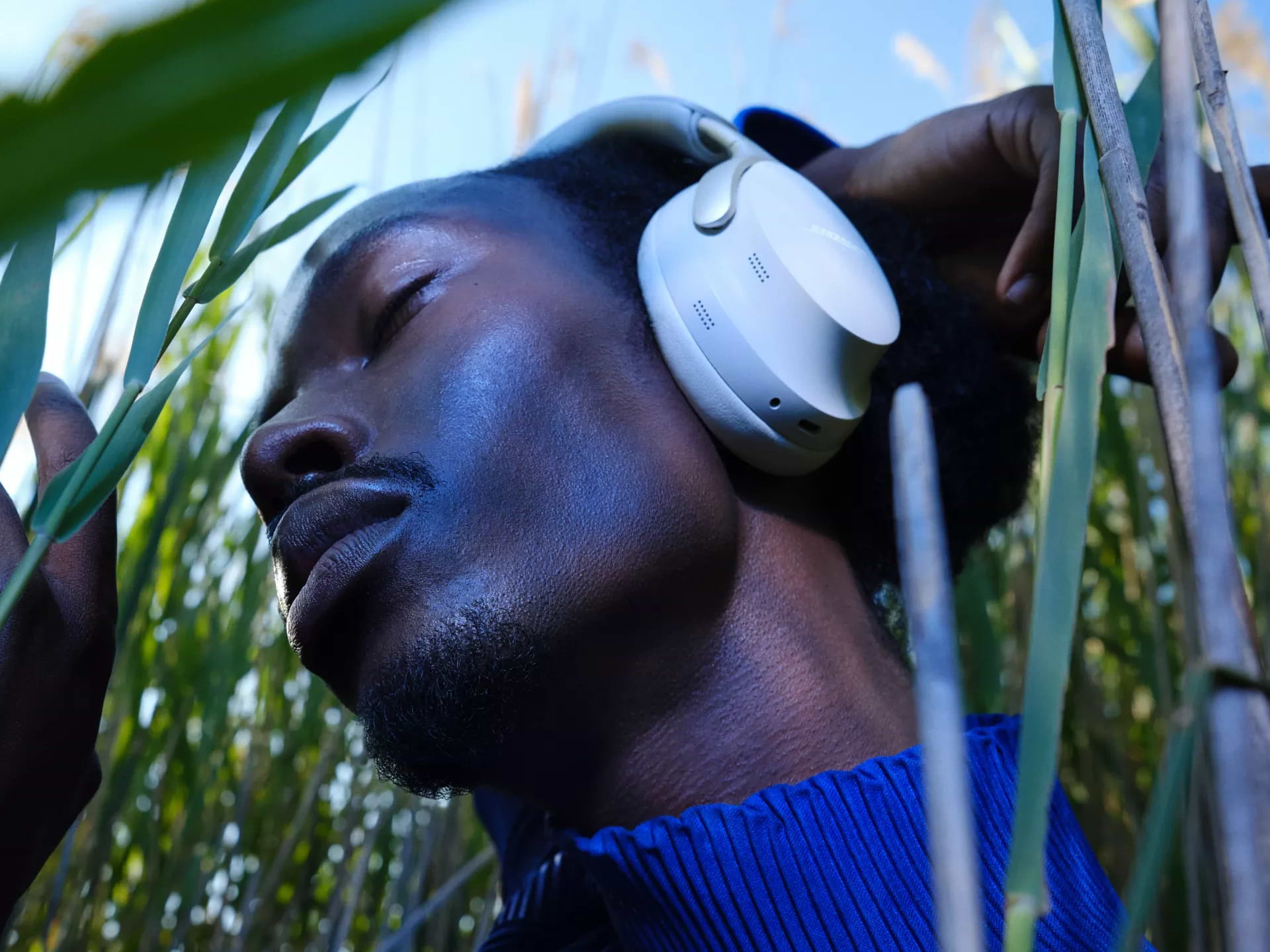 אוזניות אלחוטיות Bose QuietComfort Ultra - צבע לבן עשן שנה אחריות ע"י יבואן רשמי