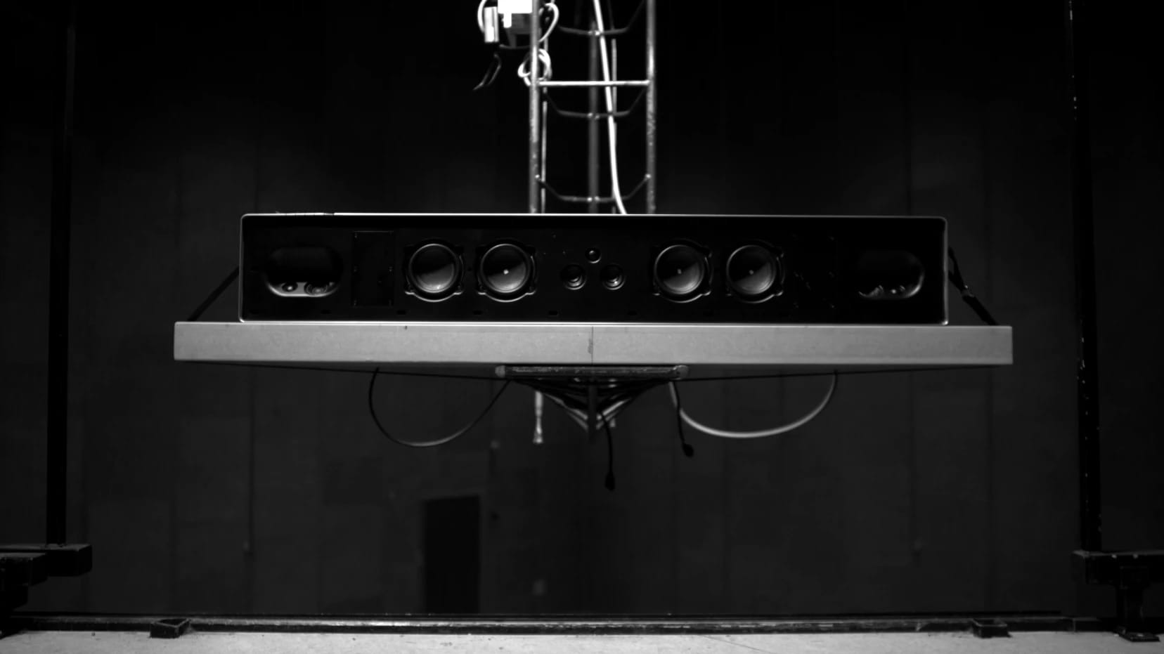 מקרן קול עוצמתי Bang & Olufsen Besound Stage Dolby Atmos - צבע אפור שלוש שנות אחריות ע"י יבואן הרשמי