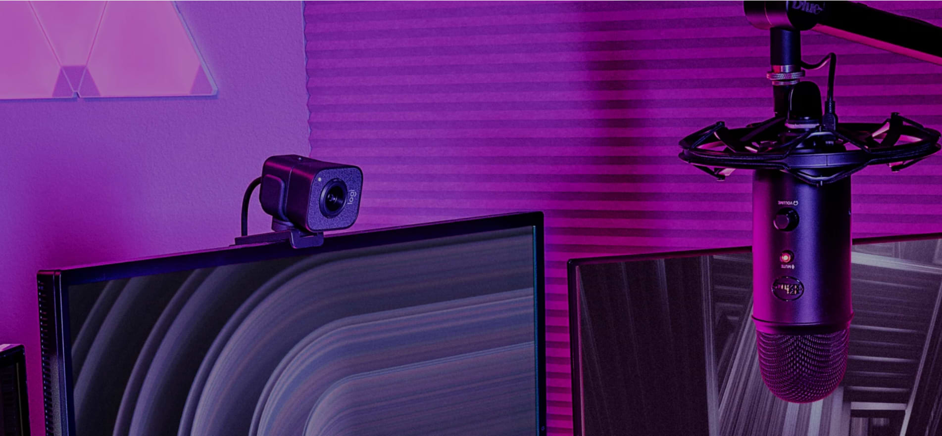 מצלמת רשת Logitech Streamcam - צבע שחור שנתיים אחרריות ע"י היבואן הרשמי