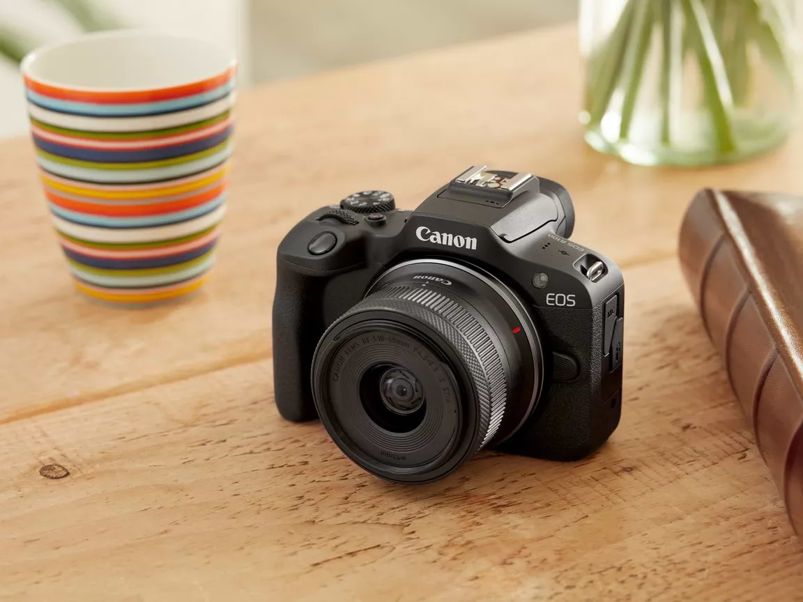 מצלמה דיגיטלית ללא מראה כולל עדשה Canon EOS R100 RF-S 18-45mm f/4.5-6.3 IS STM - צבע שחור שלוש שנות אחריות ע"י היבואן הרשמי