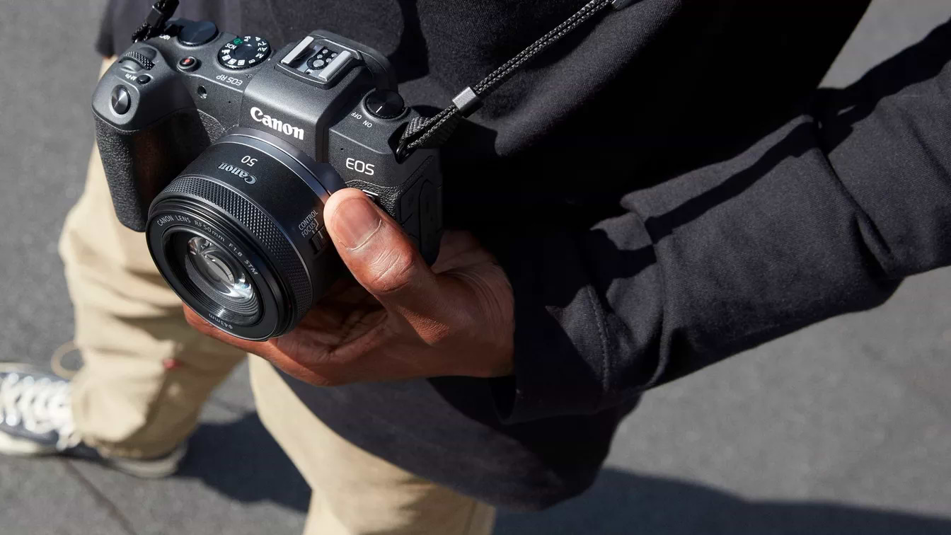 עדשת Canon RF 50mm f/1.8 STM - צבע שחור שלוש שנות אחריות ע"י היבואן הרשמי