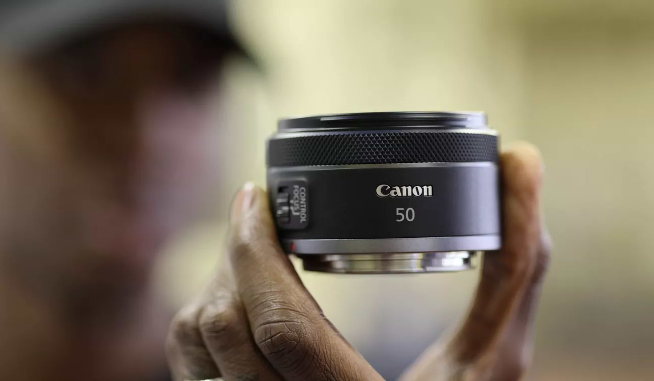 עדשת Canon RF 50mm f/1.8 STM - צבע שחור שלוש שנות אחריות ע"י היבואן הרשמי