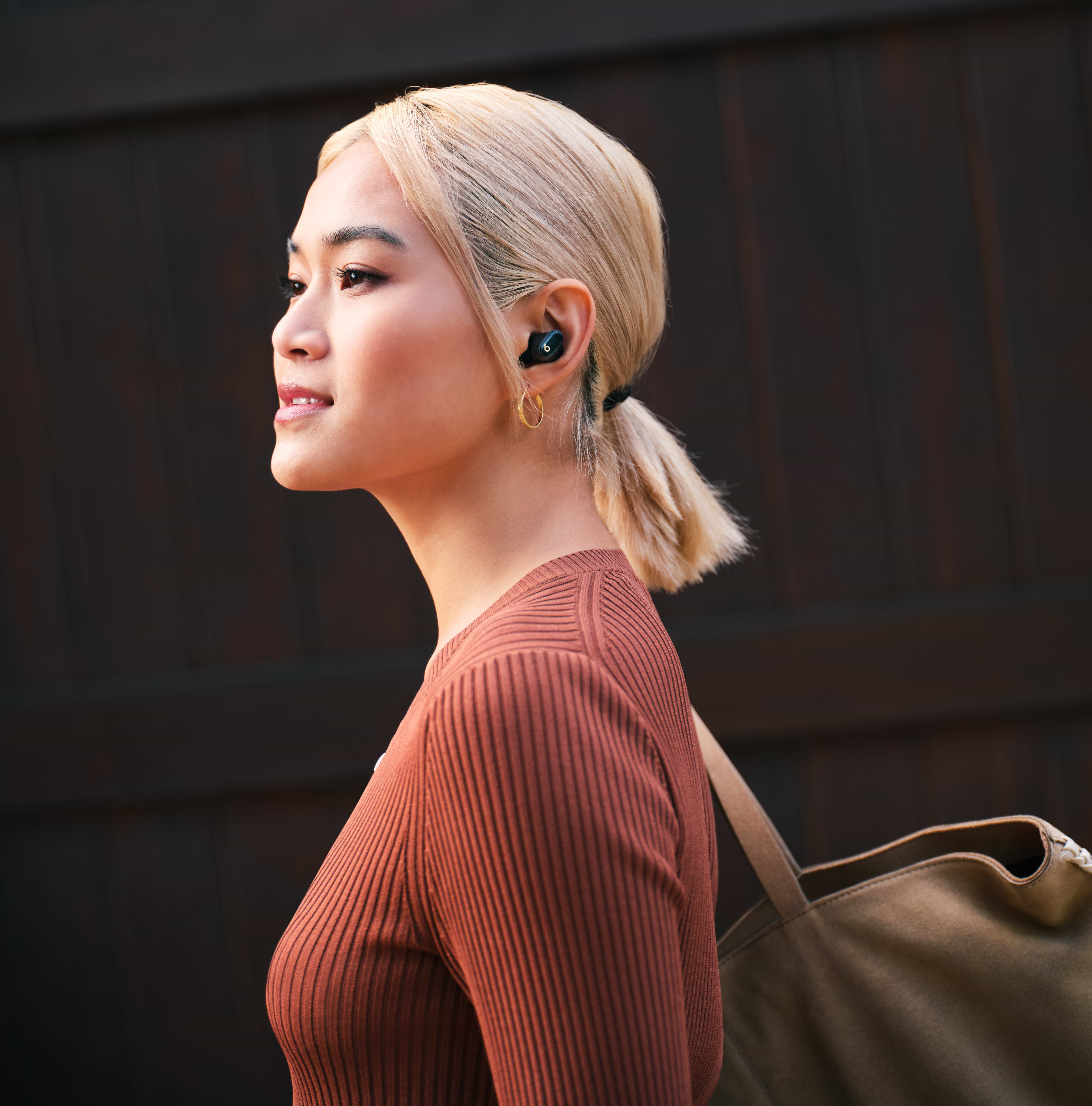 אוזניות Apple Beats Studio Buds+ True Wireless - בצבע שקוף שנה אחריות ע״י יבואן רשמי