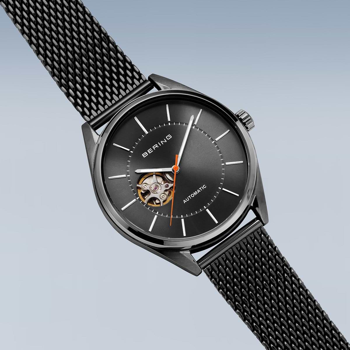 שעון יד לגבר Bering 16743-377 43mm צבע שחור/אוטומטי - אחריות לשנה ע"י היבואן