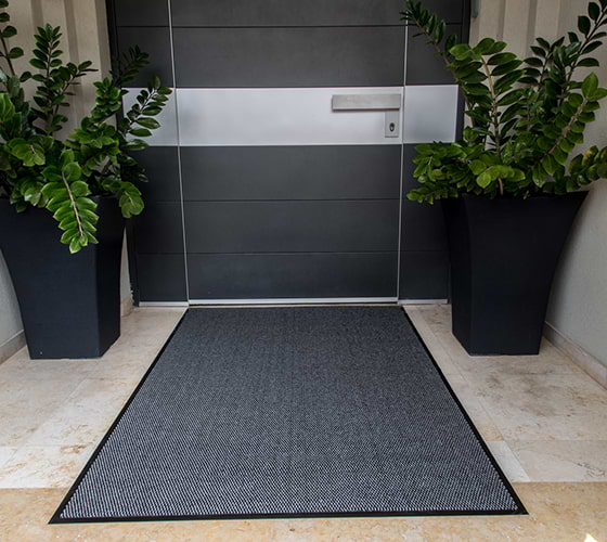 שטיח סף לכניסה לבניין מחצלת שטיח צבע אפור מידות  90x150 ס''מ BuyCarpet