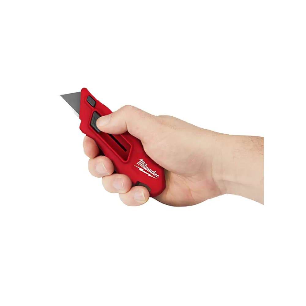 סכין בטיחות קומפקטית עם קפיץ - להבי טרפז  דגם: 48-22-1511  מבית MILWAUKEE