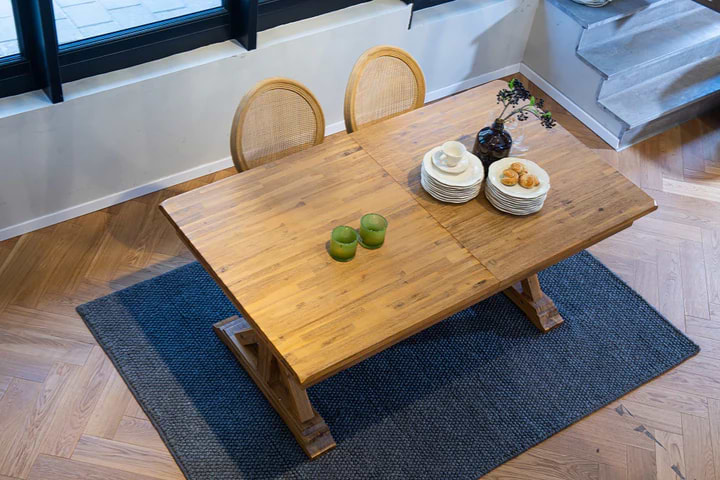 שולחן אוכל בעיצוב כפרי 2.4 מטר מעץ מלא מקולקציית נורמנדי Woodnet Country Chic
