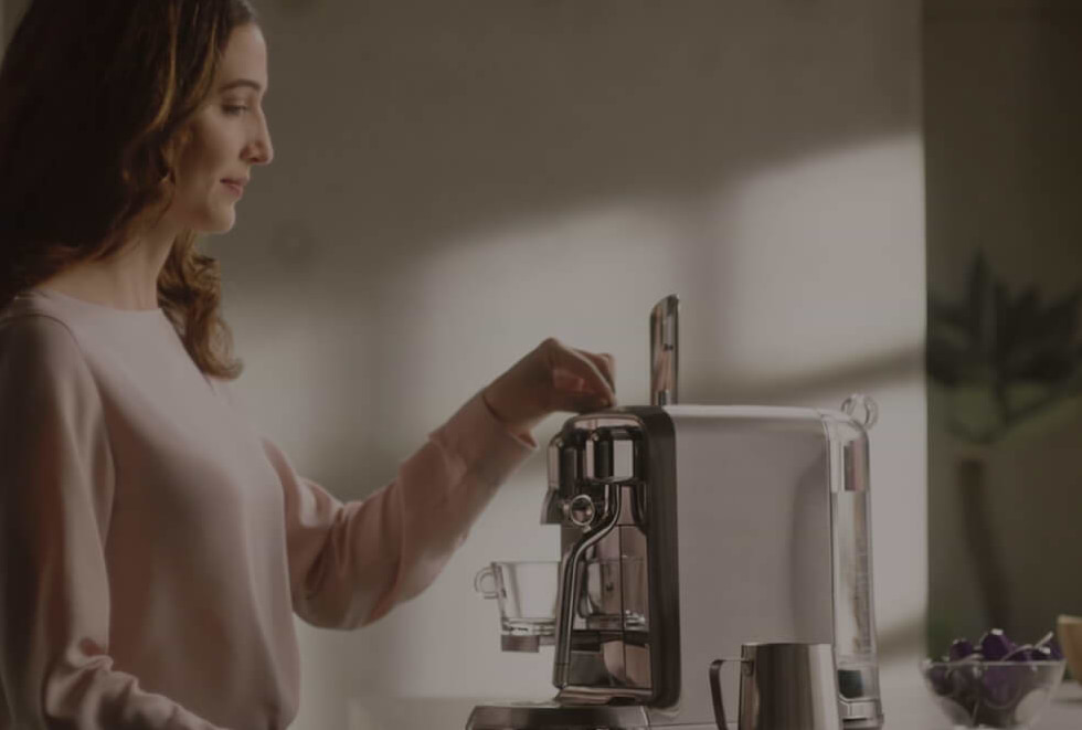 מכונות אספרסו Nespresso Creatista Plus - גוון פלדת אל חלד שנה אחריות ע"י היבואן הרשמי 