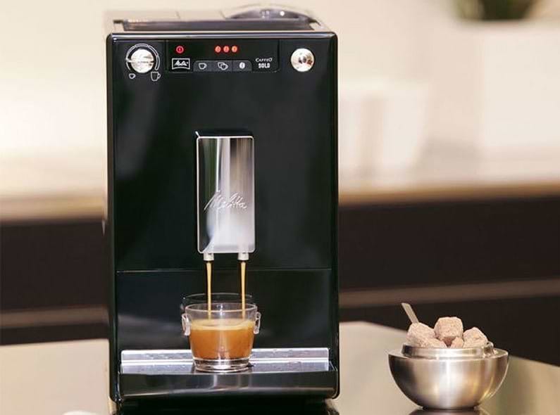 SOLO מאפשרת הכנת שתי כוסות בו-זמנית בלחיצת כפתור בודדת.  מעולם תהליך הכנת הקפה לא היה קל כל כך.