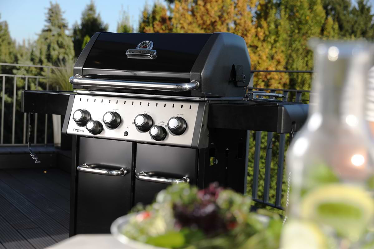 גריל גז 4 מבערים Broil King Crown 490 עם כירת צד ושיפוד 64,000 BTU + מתנה!
