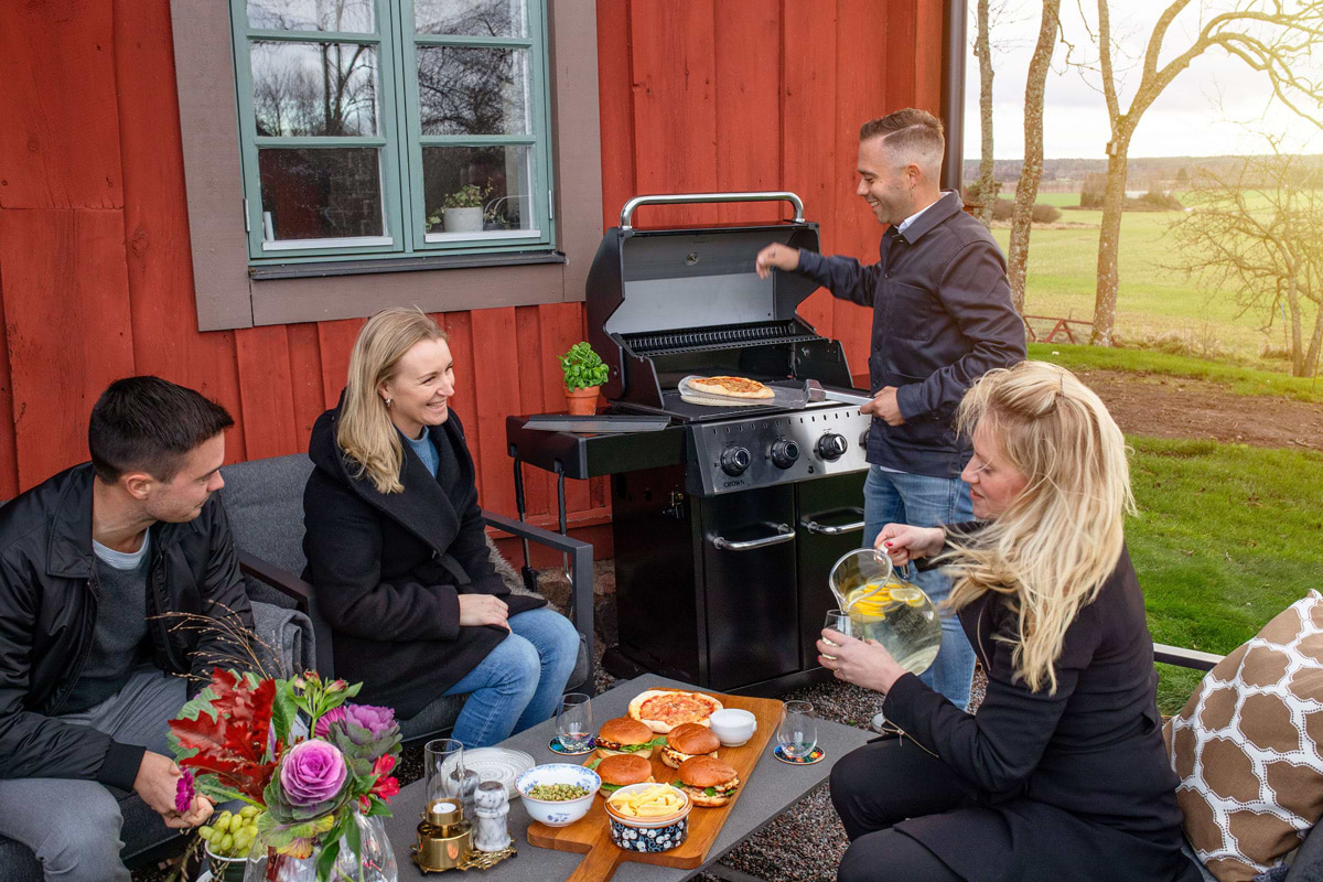 גריל גז 4 מבערים Broil King Crown 420 בעוצמת 40,000 BTU + מתנה!