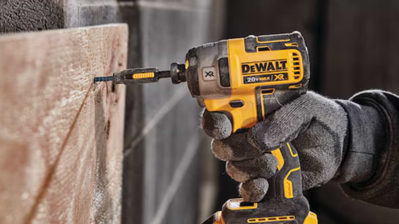 סט 10 חלקים מושלם  מבית  DeWALT
