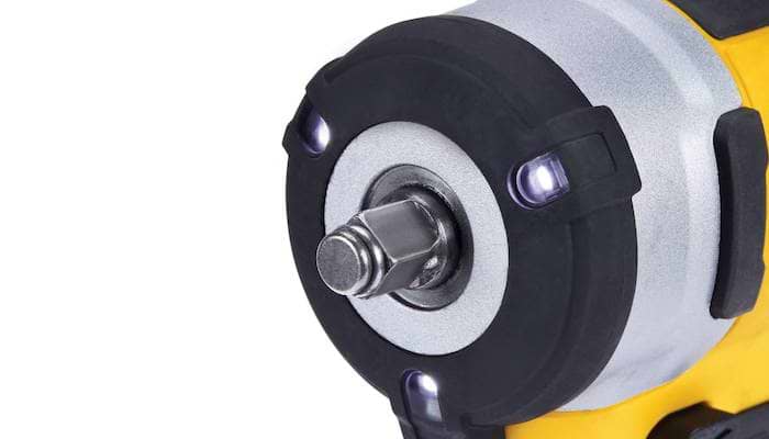 מפתח רטיטה 12V בראשלס 3/8 340NM עם 2 סוללות 2AH ומטע DCF903P2-2AH DeWALT