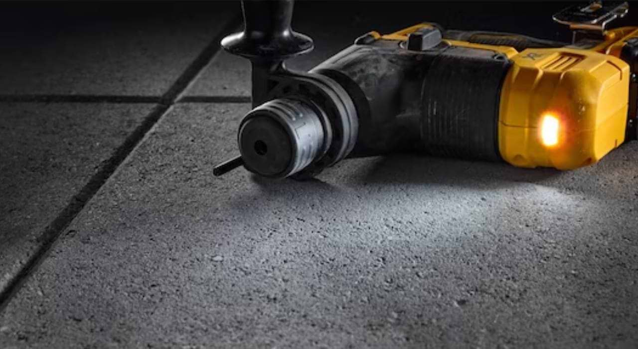 פטישון 12V בראשלס עם 2 מצבי עבודה DCH072N/DCH072B DeWALT -גוף בלבד