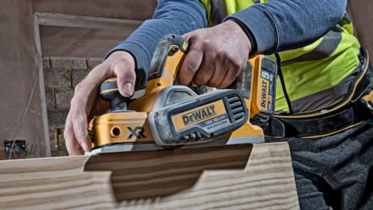 מקצוע 18V בראשלס XR דגם:DCP580N/DCP580B DeWalt - גוף בלבד 