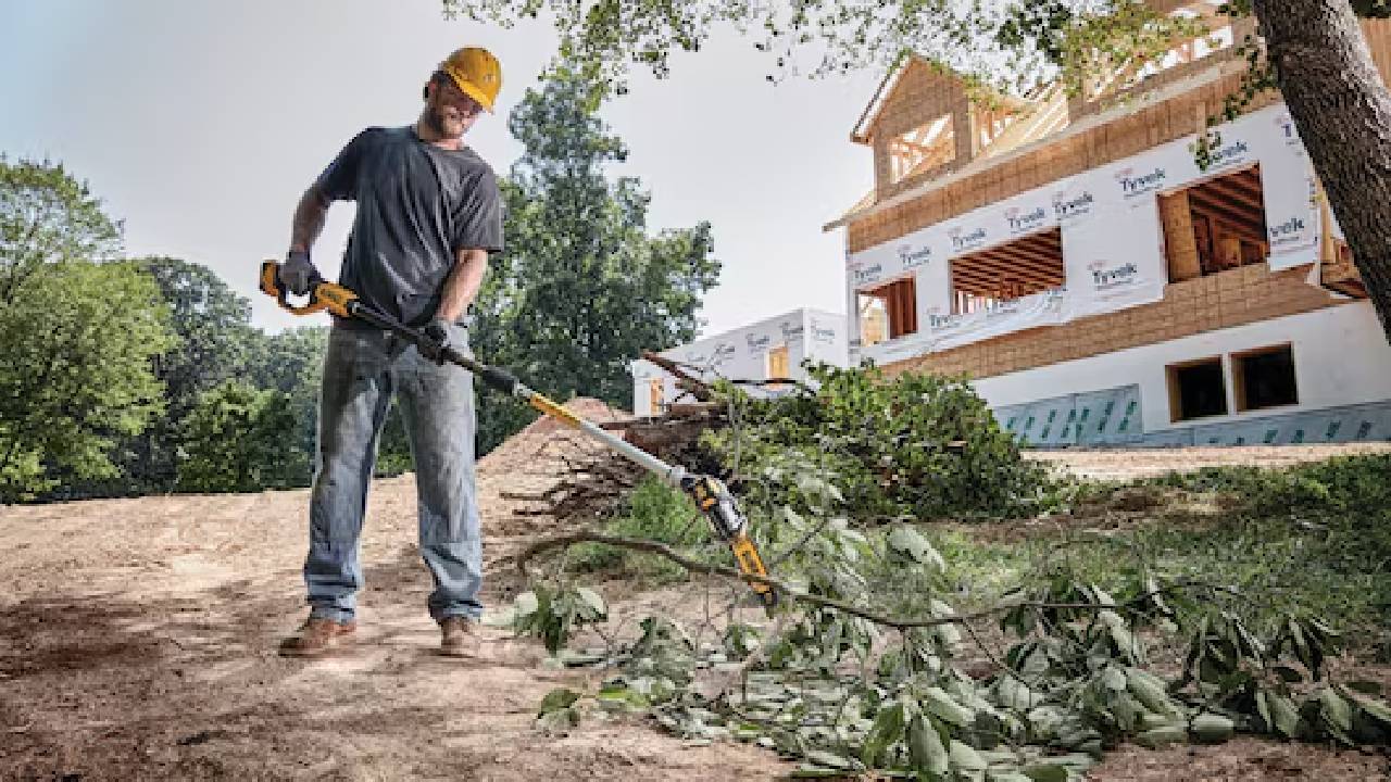 מסור שרשרת טלסקופי לחיתוך ענפים  בראשלס Dewalt DCPS620B / DCMPS567N- גוף בלבד