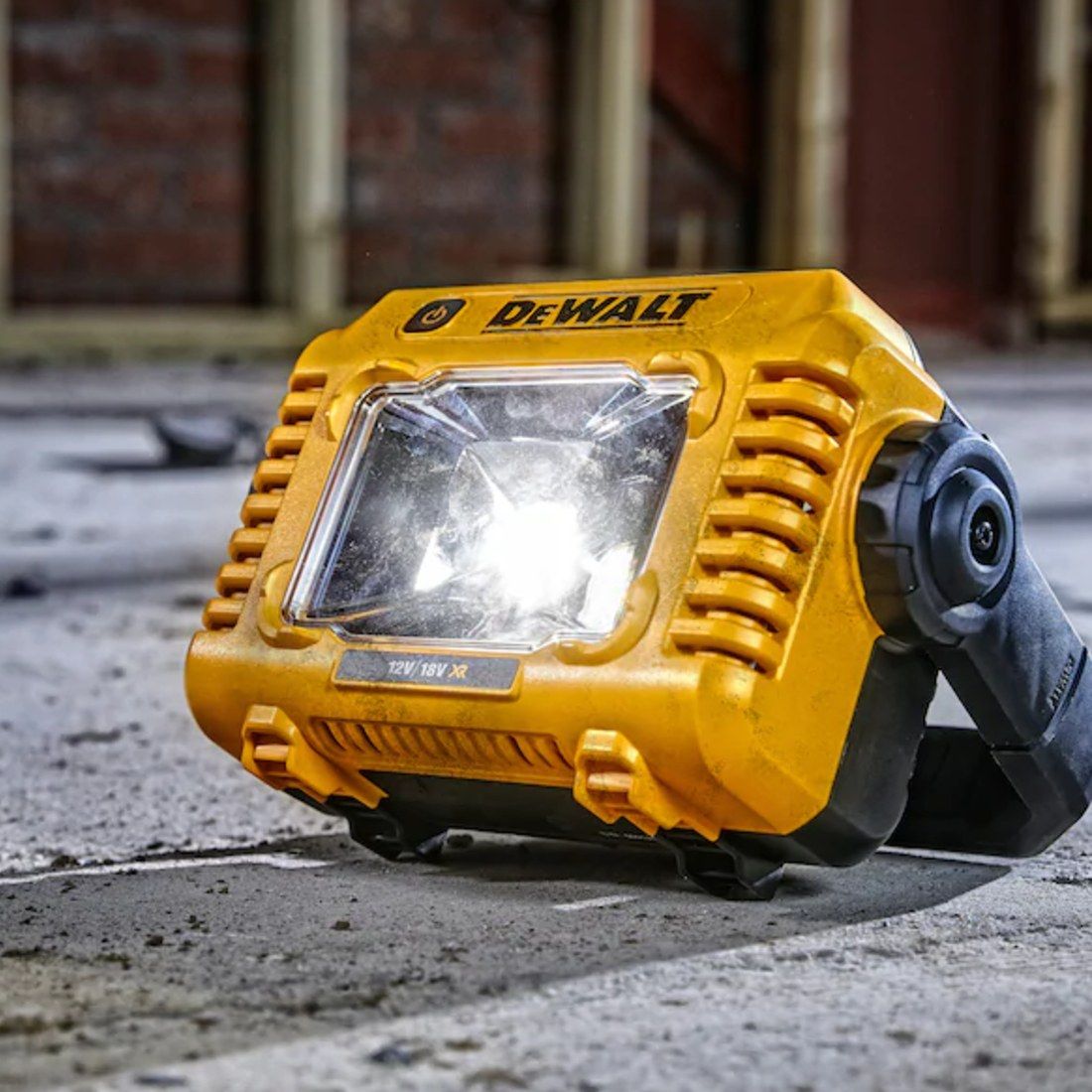 פנס לד מתכוונן 18/20V דגם DeWALT DCL077N