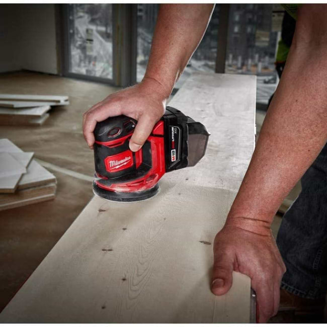 מלטשת אקצנטרית "5 נטענת 18V דגם M18 BOS125/2648-20 REDLITHIUM-ION Milwaukee - גוף בלבד