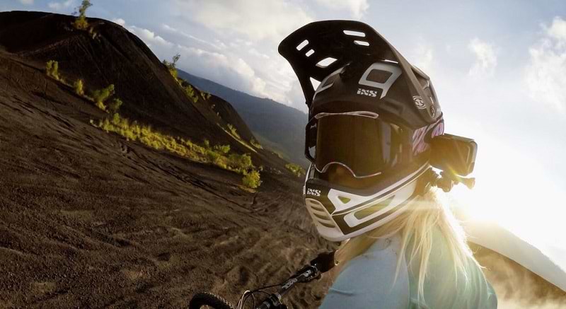 תושבת לקסדה GoPro Helmet Front & Side Mount - צבע שחור שנתיים אחריות ע"י יבואן הרשמי רונלייט