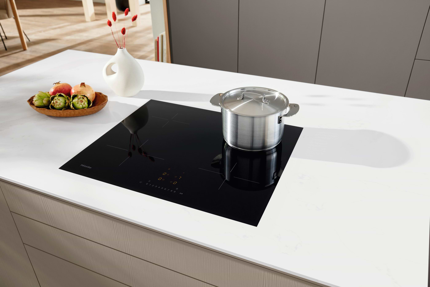 כיריים אינדוקציה 62 ס"מ עם 4 מוקדי בישול Miele KM7361 FL תוצרת גרמניה - תלת פאזי - צבע שחור אחריות ע"י היבואן הרשמי