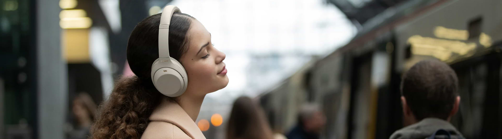 אוזניות אלחוטיות Sony WH-1000XM4 - צבע שחור שנתיים אחריות ע"י ידי היבואן הרשמי