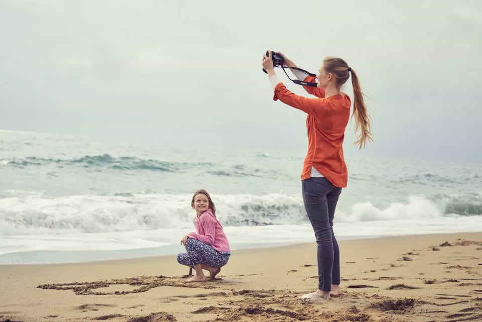 מצלמה דיגיטלית Canon EOS 250D DSLR - צבע שחור שלוש שנות אחריות ע"י היבואן הרשמי