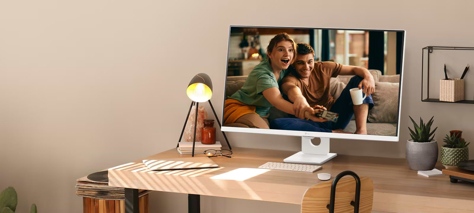 מסך מחשב 32'' LG MyView Smart Monitor 32SR73U-W VA UHD 5ms 60Hz - צבע לבן שלוש שנות אחריות ע"י היבואן הרשמי