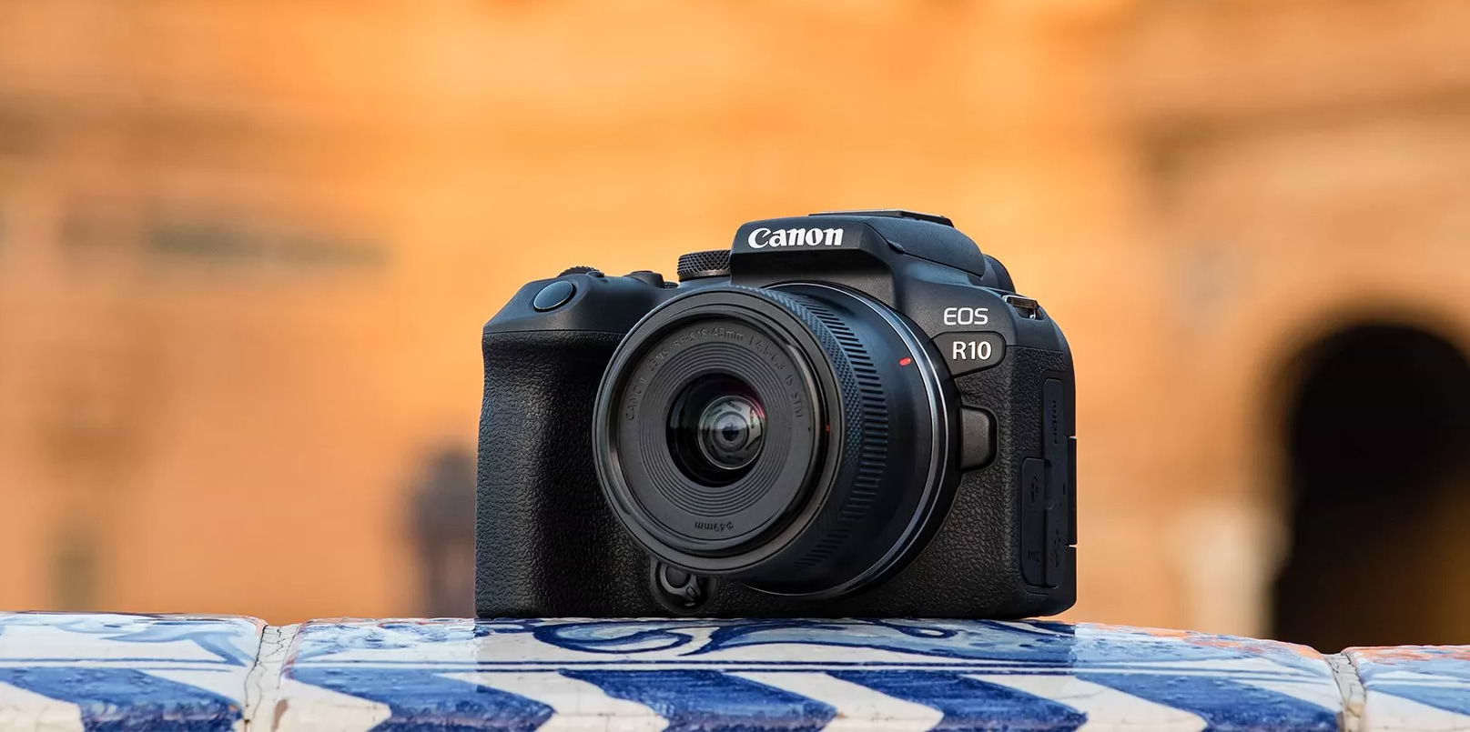 מצלמה דיגיטלית ללא מראה כולל עדשה Canon EOS R10 RF-S 18-45mm f/4.5-6.3 IS STM - צבע שחור שלוש שנות אחריות ע"י היבואן הרשמי
