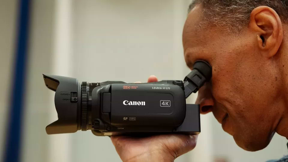 מצלמת וידאו מקצועית Canon LEGRIA HF G70 UHD 4K - צבע שחור שלוש שנות אחריות ע"י היבואן הרשמי