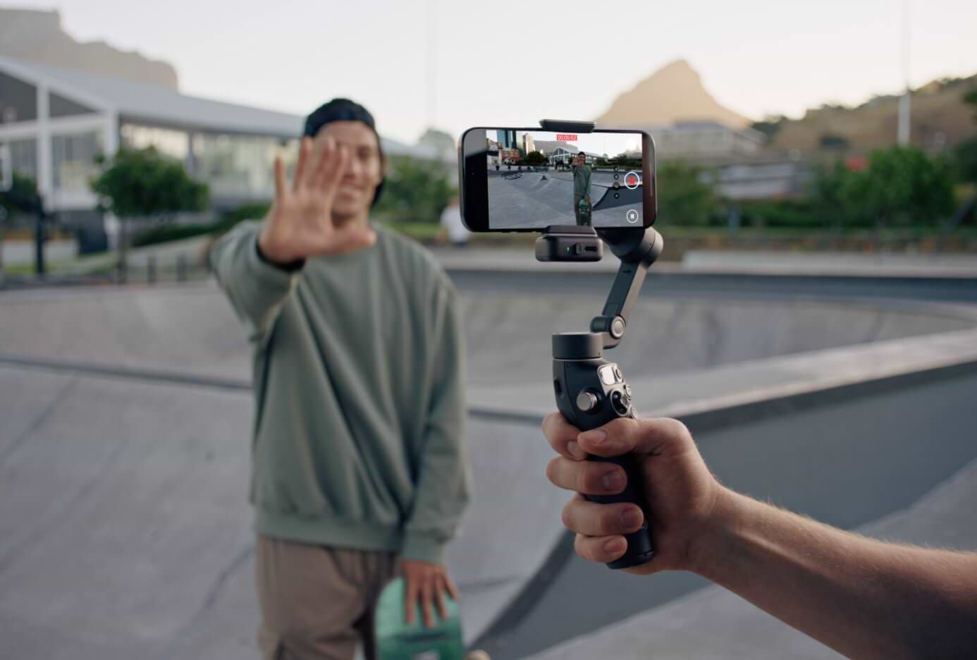 מייצב לסמארטפון DJI Osmo Mobile 7P - צבע אפור שנה אחריות ע"י היבואן הרשמי