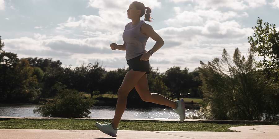 שעון ספורט חכם Garmin Forerunner 165 Music GPS 43mm - צבע שחור שנתיים אחריות ע"י היבואן הרשמי