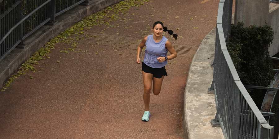 שעון ספורט חכם Garmin Forerunner 165 Music GPS 43mm - צבע שחור שנתיים אחריות ע"י היבואן הרשמי