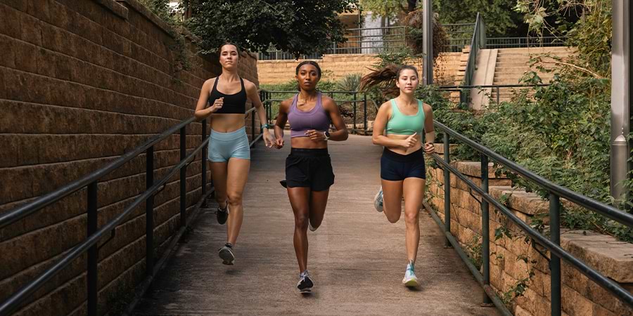 שעון ספורט חכם Garmin Forerunner 165 Music GPS 43mm - צבע שחור שנתיים אחריות ע"י היבואן הרשמי