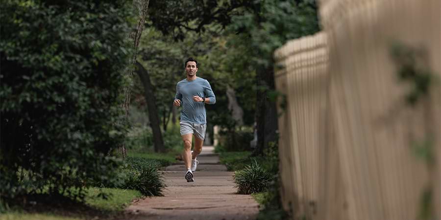 שעון ספורט חכם Garmin Forerunner 165 Music GPS 43mm - צבע שחור שנתיים אחריות ע"י היבואן הרשמי
