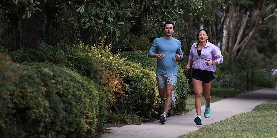 שעון ספורט חכם Garmin Forerunner 165 Music GPS 43mm - צבע שחור שנתיים אחריות ע"י היבואן הרשמי