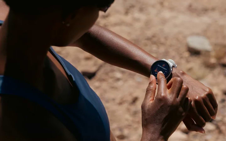 שעון ספורט חכם Garmin Forerunner 955 Solar 46.5mm GPS - צבע לבן שנתיים אחריות ע"י היבואן הרשמי