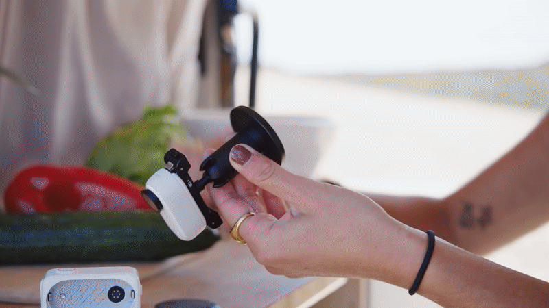מצלמת אקסטרים Insta360 GO 3 64GB IPX8 - צבע לבן שנה אחריות ע"י היבואן הרשמי