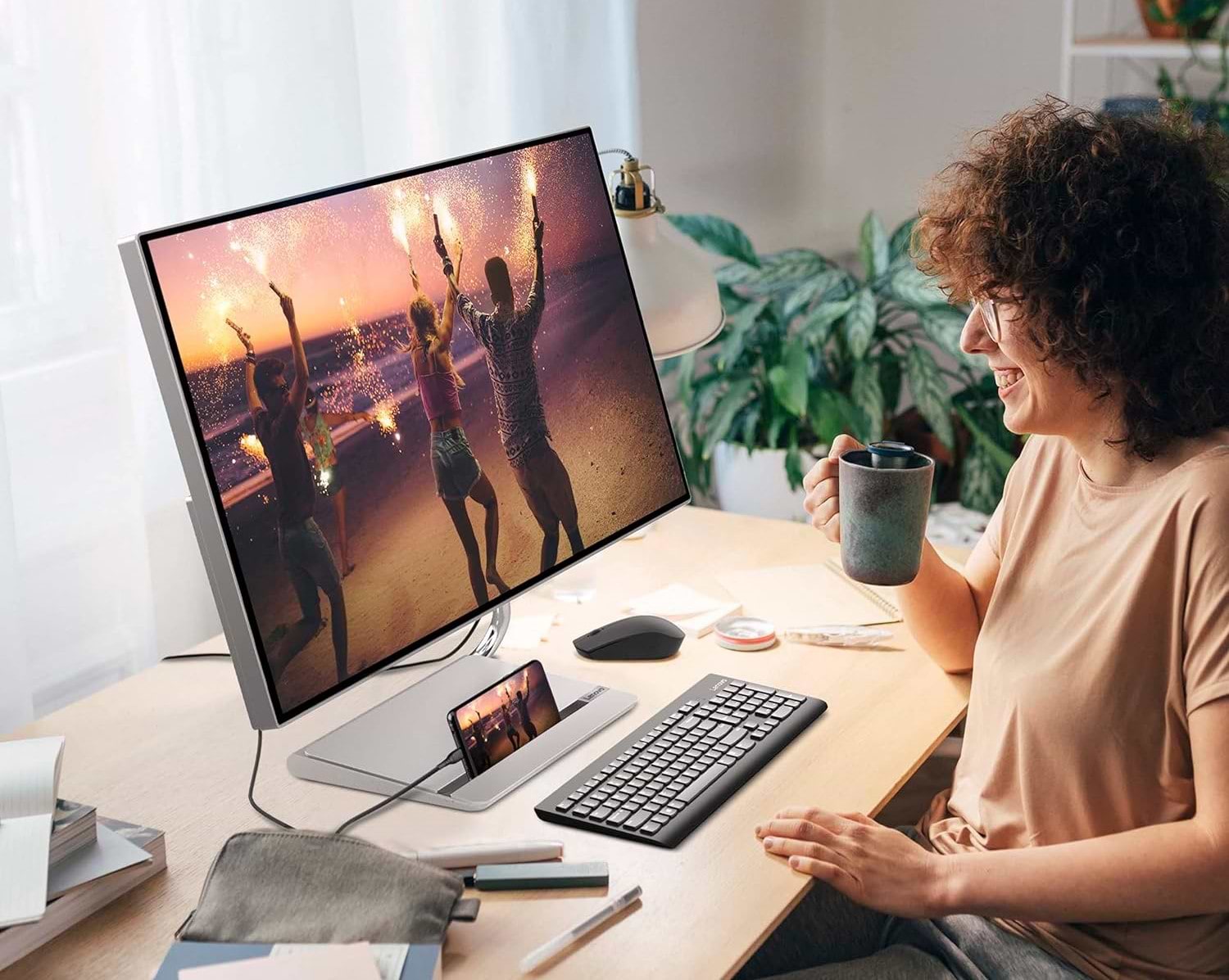 מסך מחשב עם רמקולים מובנים 27'' Lenovo Q27h-20 IPS FreeSync QHD 4ms 70Hz - צבע כסוף שלוש שנות אחריות ע"י היבואן הרשמי